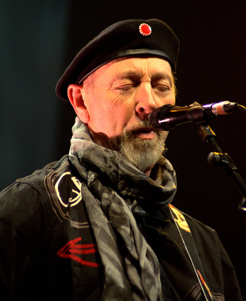 richard-thompson-the-lowry-10-3-13-inset